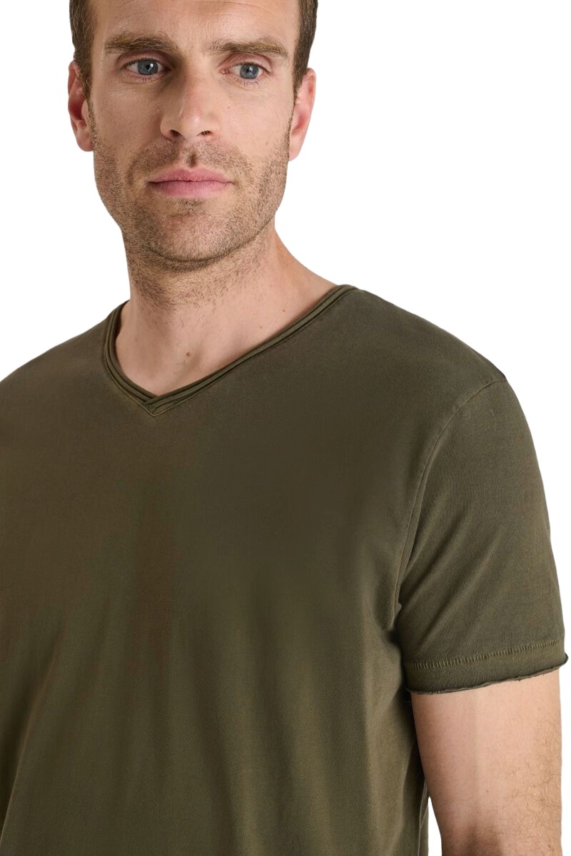 Herren T-Shirt in olive von Le Temps des Cerises