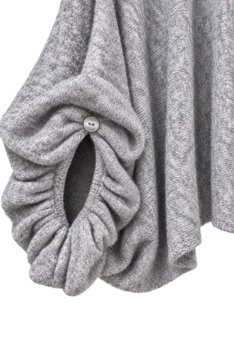 Poncho-Pullover mit weiten Ballonärmeln
