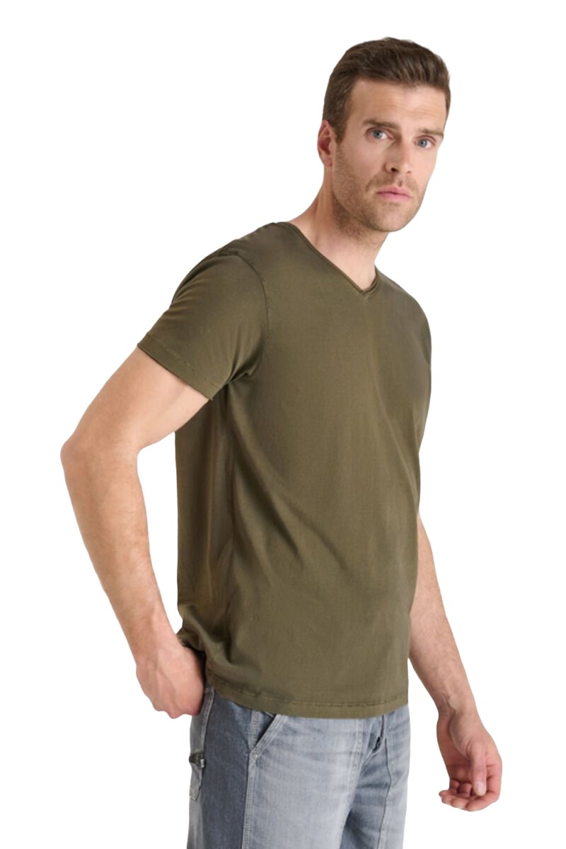 Herren T-Shirt in olive von Le Temps des Cerises