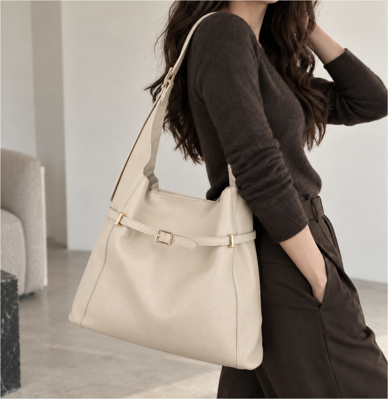 Elegante Echtleder Hobo Schultertasche mit Schnallen-Detail