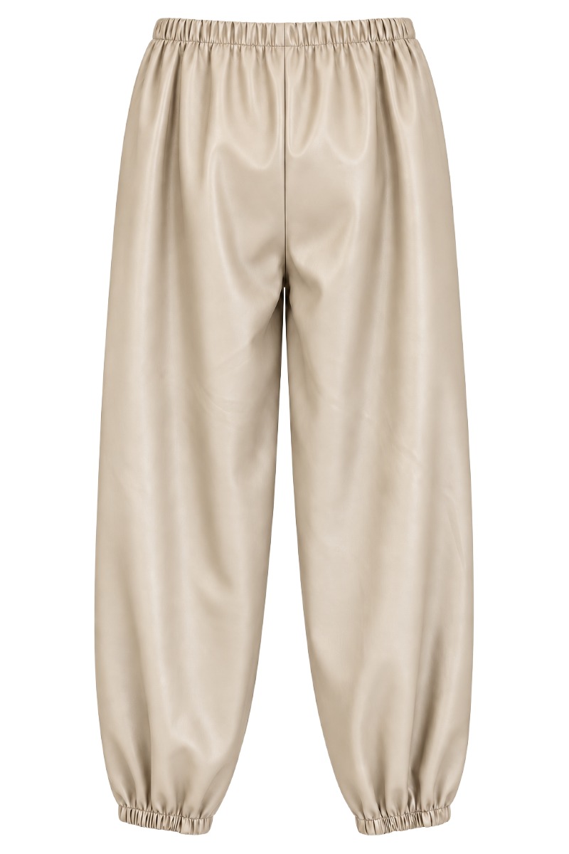 Kunstlederhose mit Gummizug am Bund und Beinabschluss