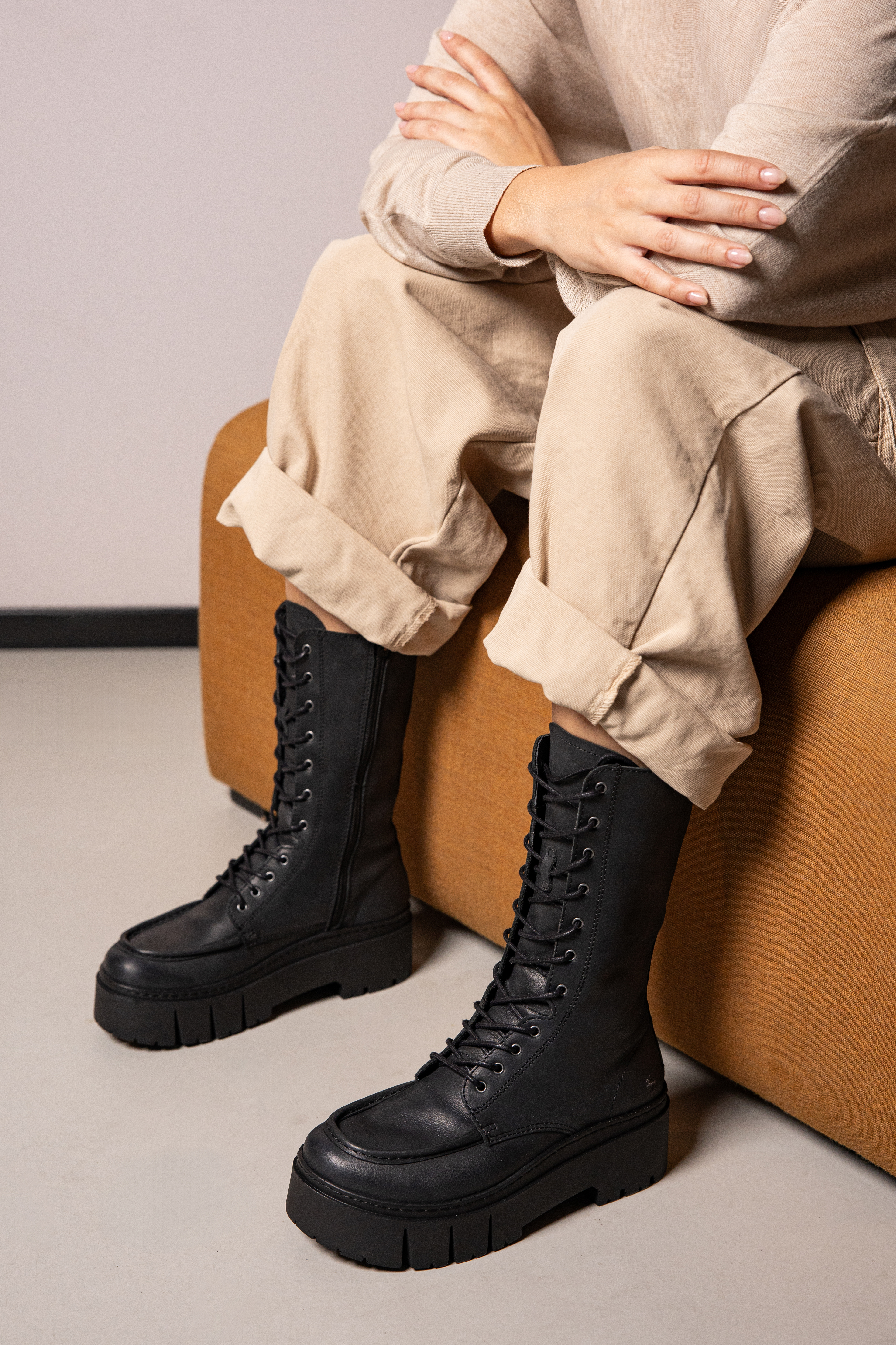 The Art Company Roma Leeds Damen Schnürstiefel im Chunky Combat Boots mit markanter Plateausohle