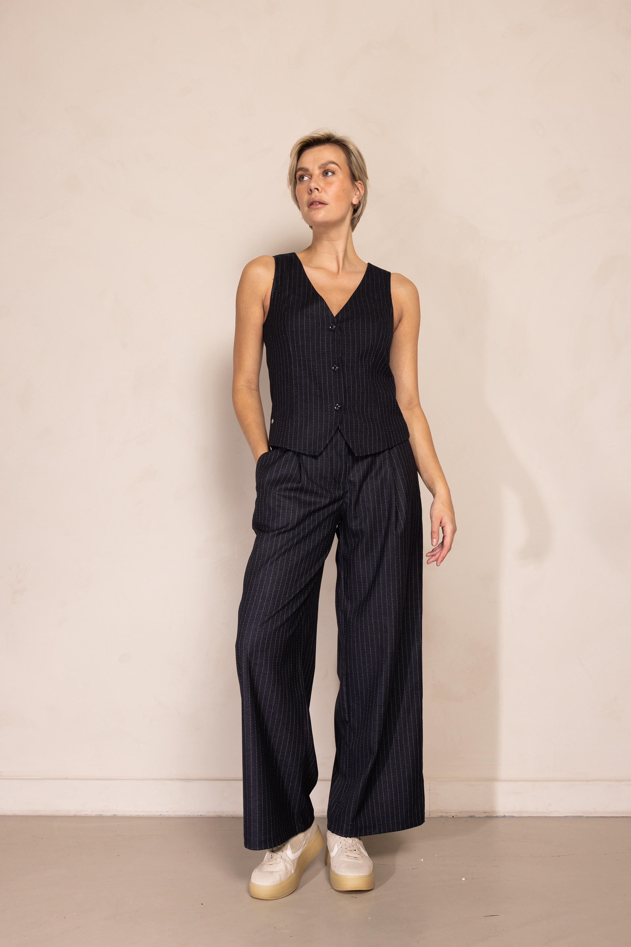 Marlene Damen Hose mit weitem Bein und Nadelstreifen in grau von Zhrill