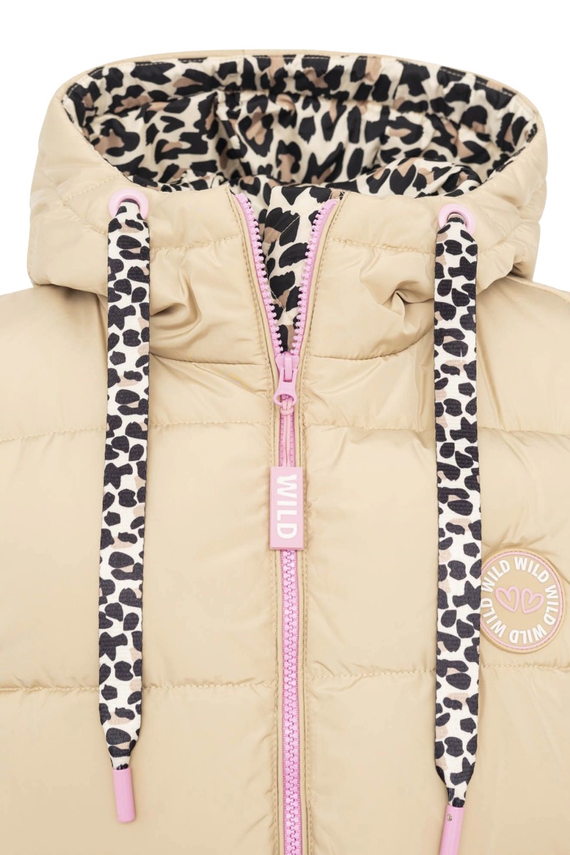 Zwillingherz Damen Long-Steppweste „Wild“ – Beige mit Leo-Details