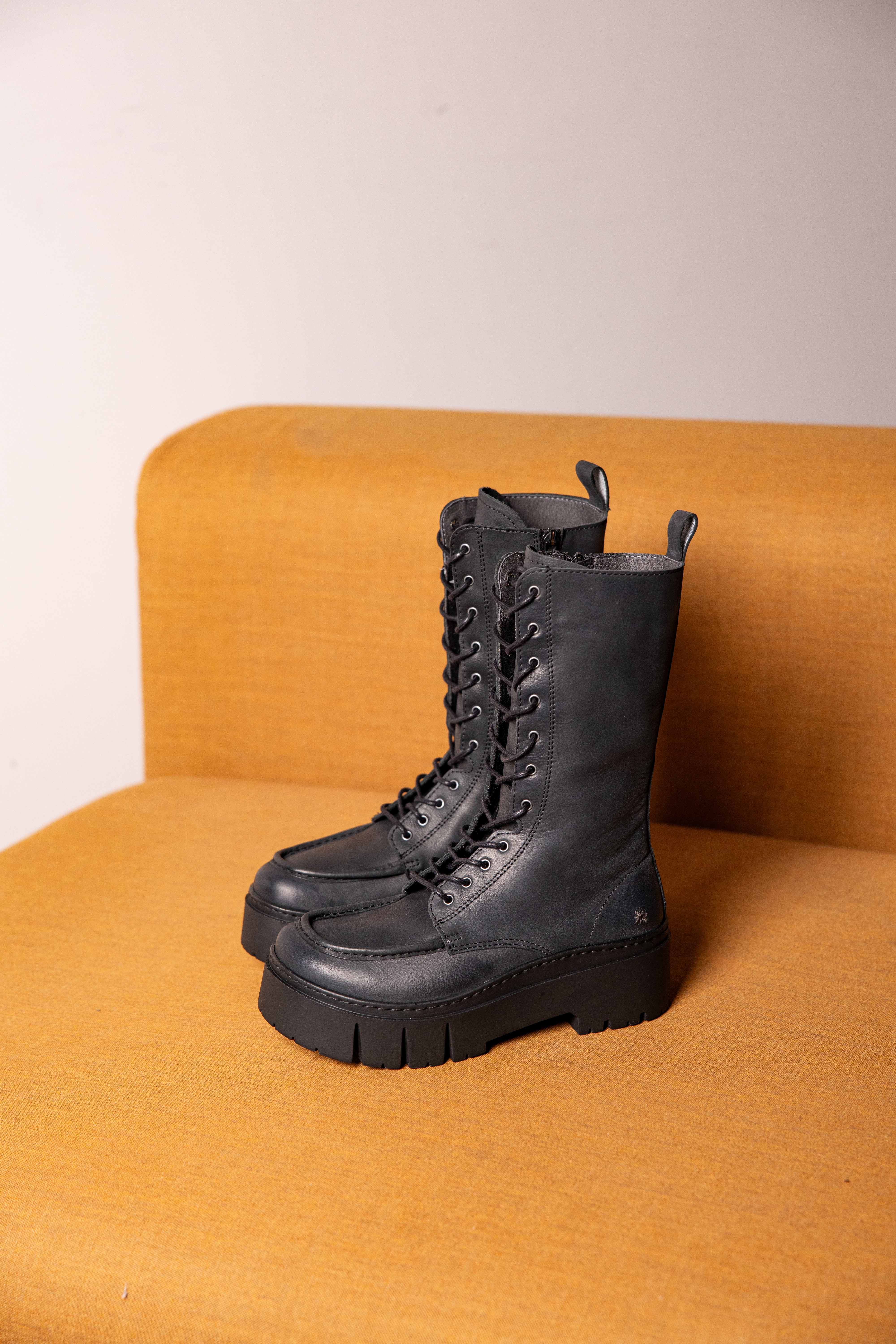 The Art Company Roma Leeds Damen Schnürstiefel im Chunky Combat Boots mit markanter Plateausohle