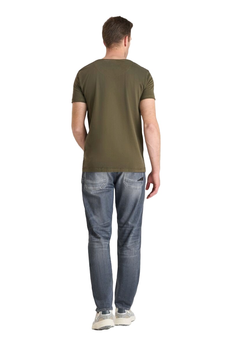 Herren T-Shirt in olive von Le Temps des Cerises