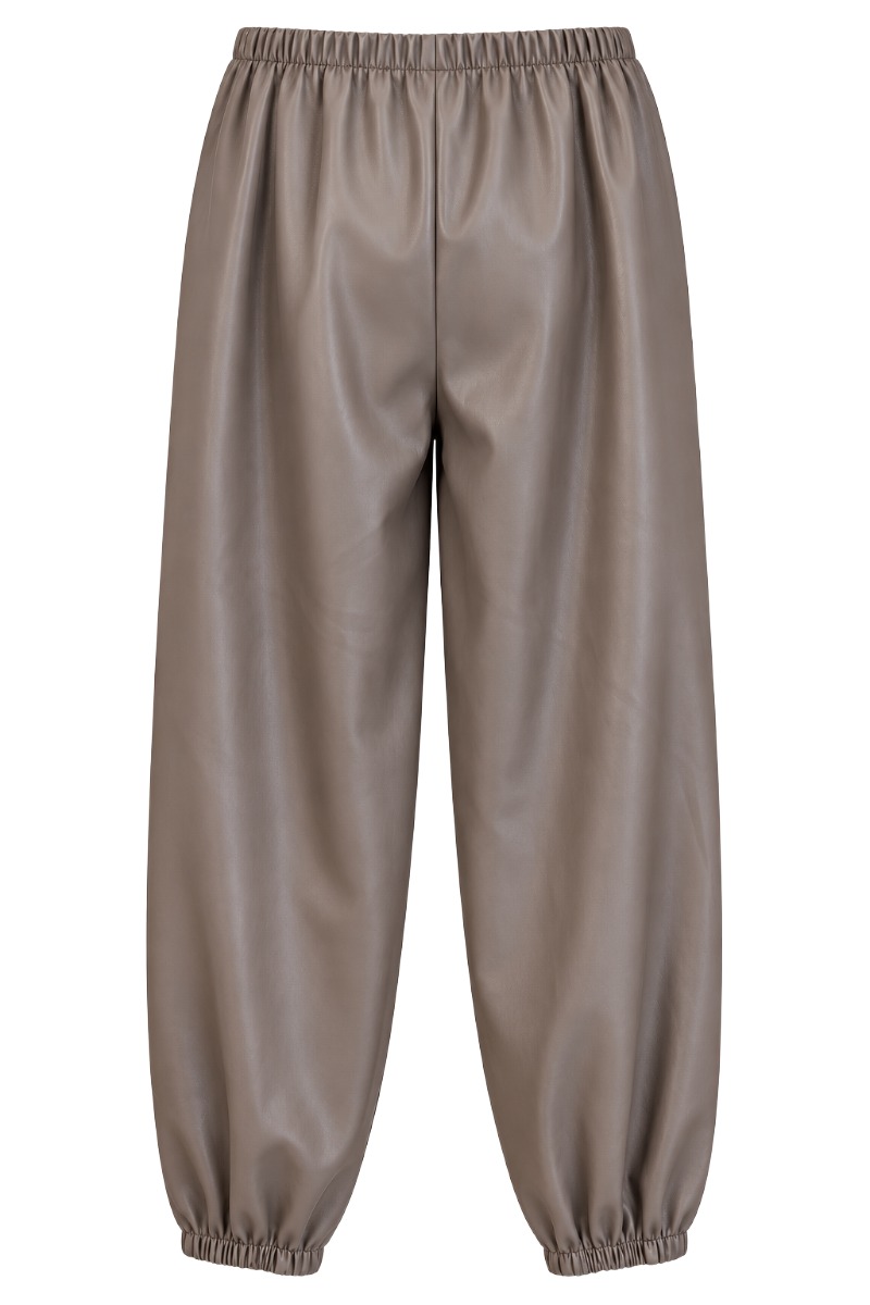 Kunstlederhose mit Gummizug am Bund und Beinabschluss