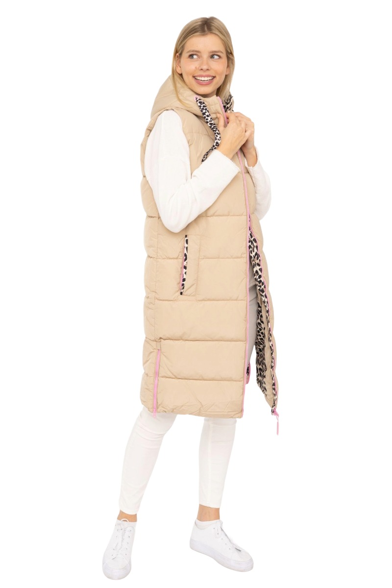 Zwillingherz Damen Long-Steppweste „Wild“ – Beige mit Leo-Details