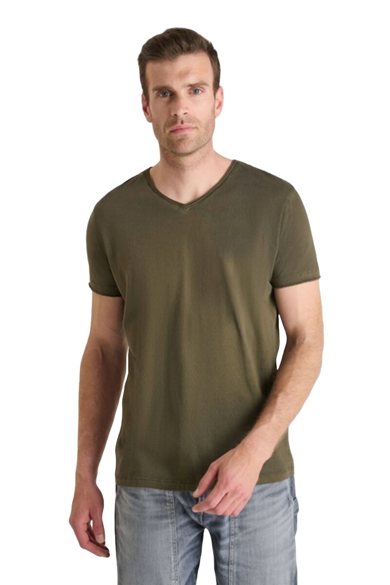 Herren T-Shirt in olive von Le Temps des Cerises