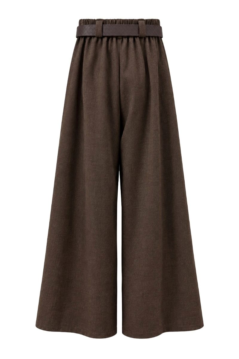 Weite Hose mit Bundfalten und Gürtel