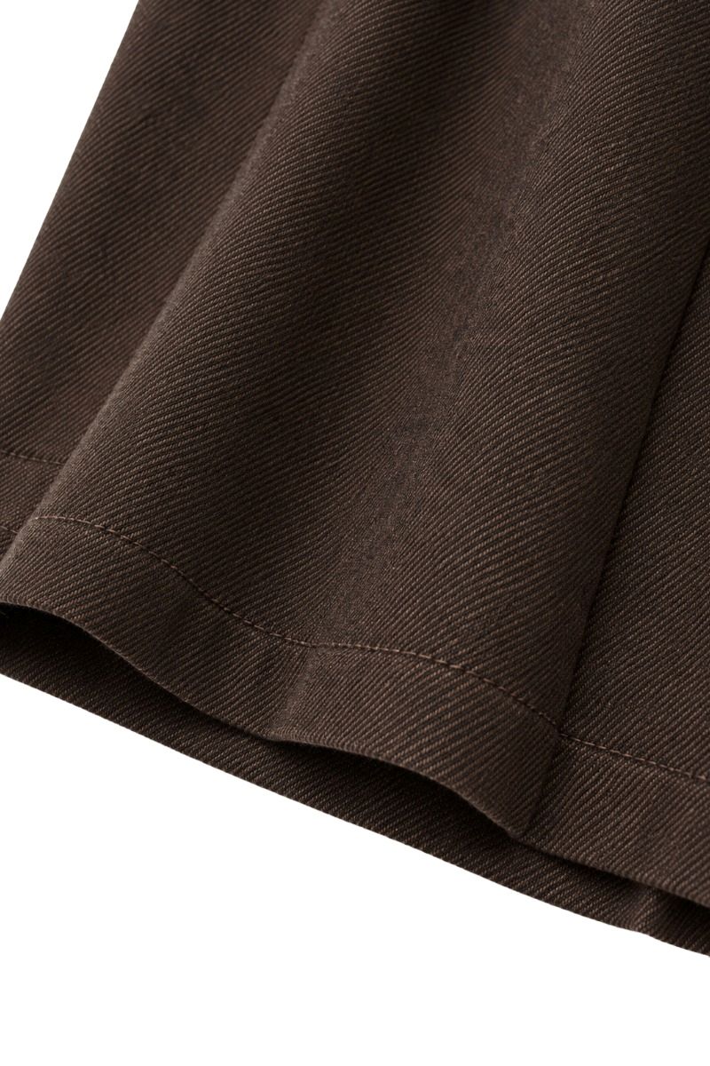 Weite Hose mit Bundfalten und Gürtel