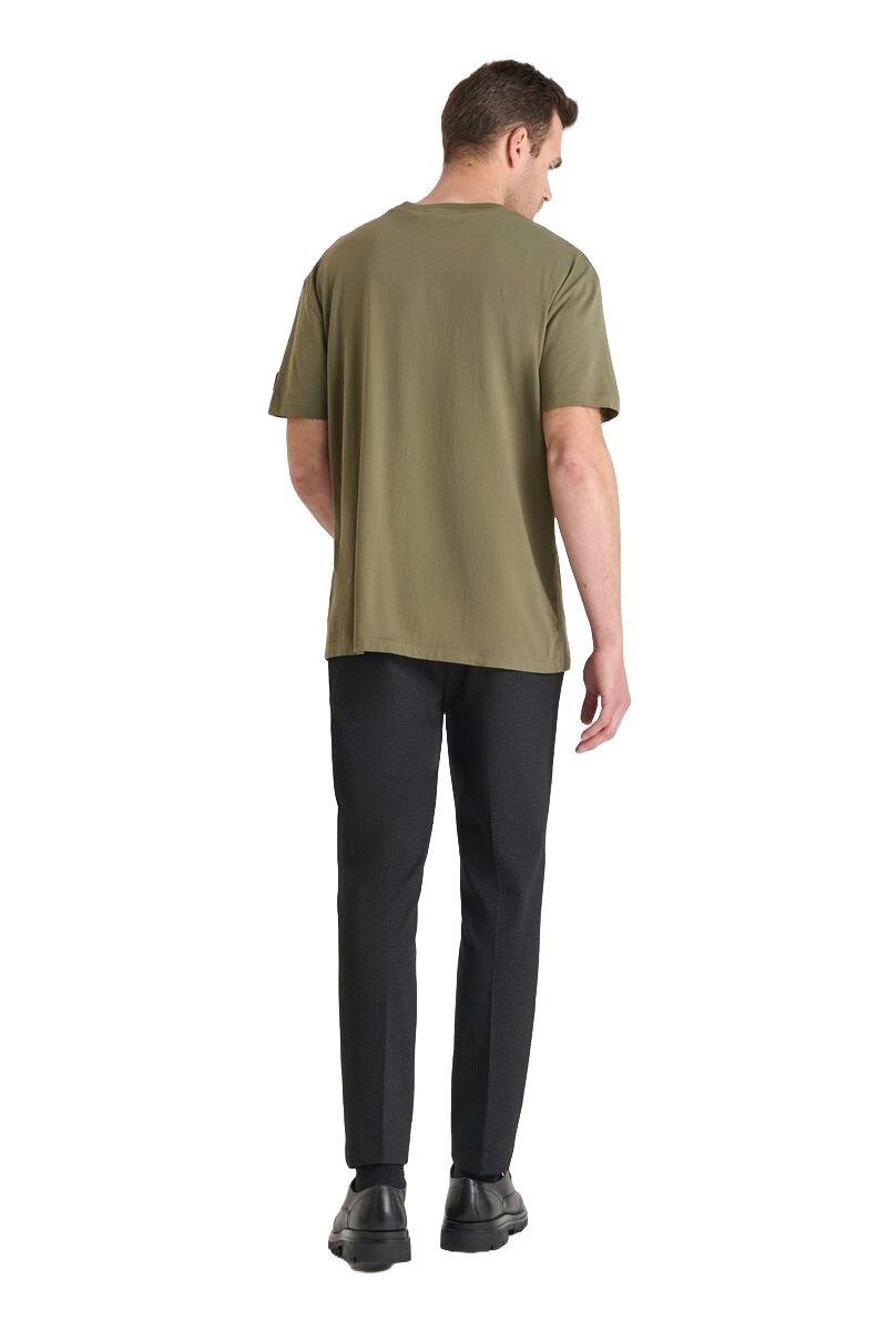 Herren T-Shirt mit Motiv in Olive mit Print vom Hund mit Helm von Le Temps des Cerises