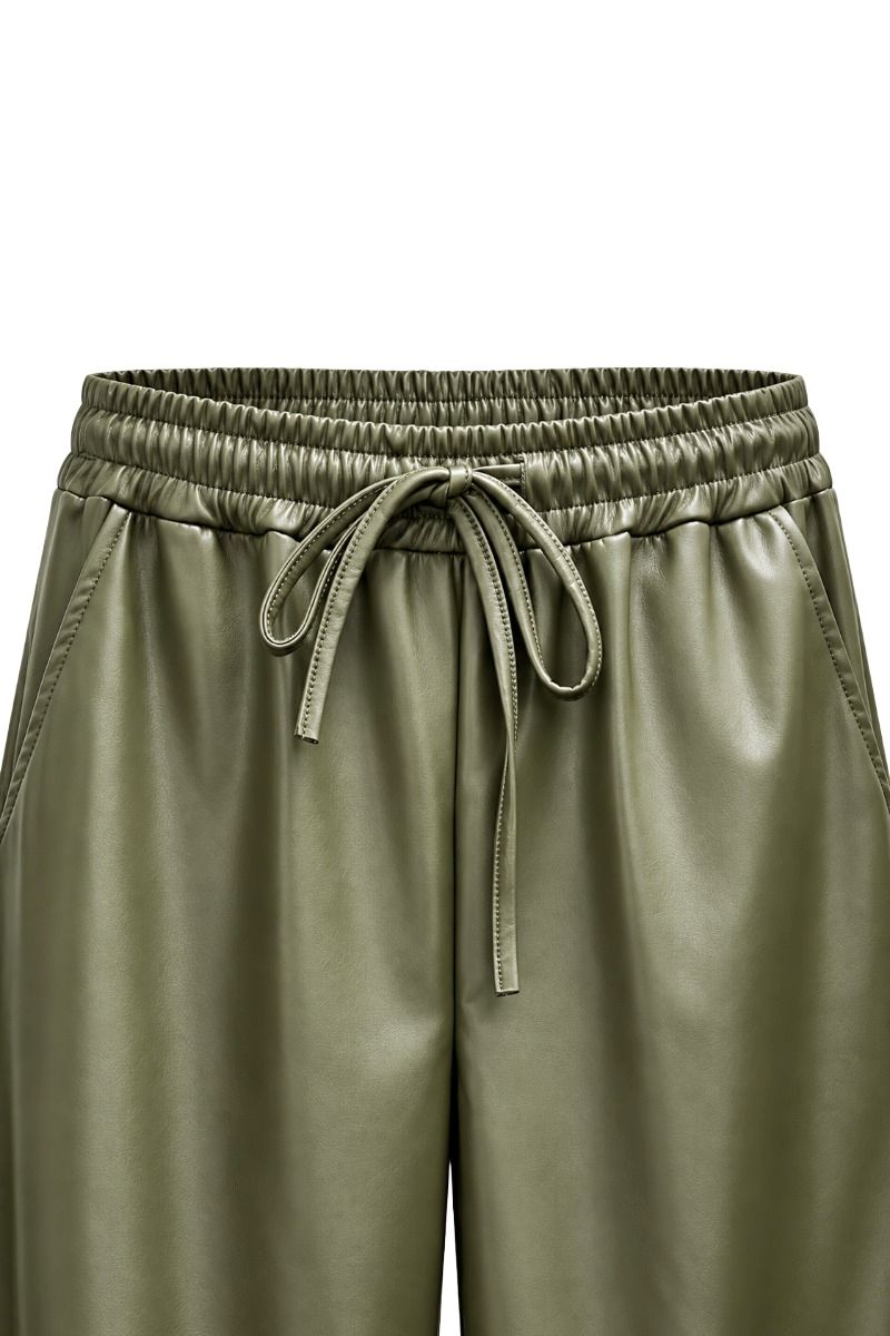 Kunstlederhose im Marlene Schnitt mit elastischem Bund