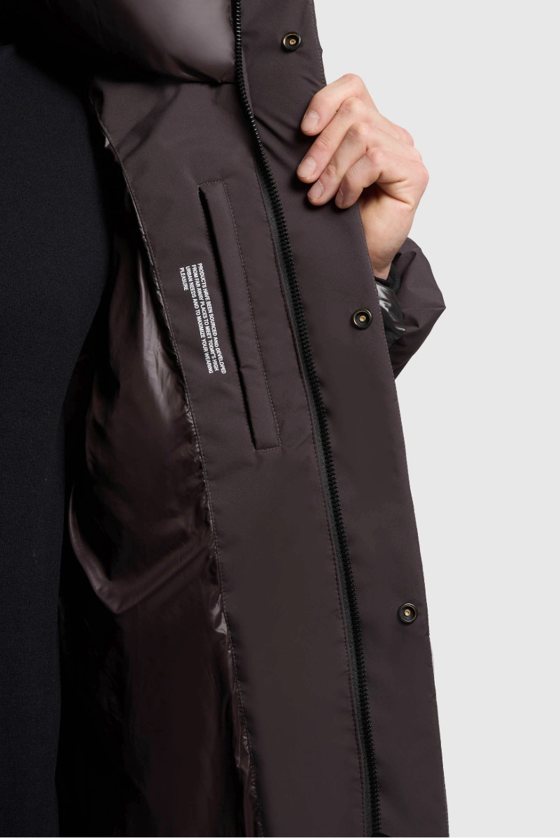 Khujo ALST 2 Herren Winter Steppjacke mit großer Kapuze und glänzenden Stepppartien