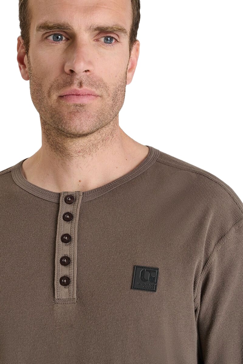 Herren Langarm Shirt in braun von Le Temps des Cerises