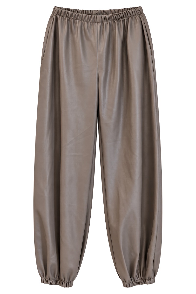 Kunstlederhose mit Gummizug am Bund und Beinabschluss