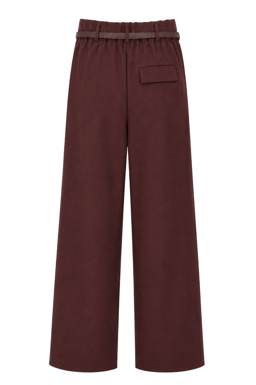 Weite Bundfaltenhose mit schmalem Gürtel