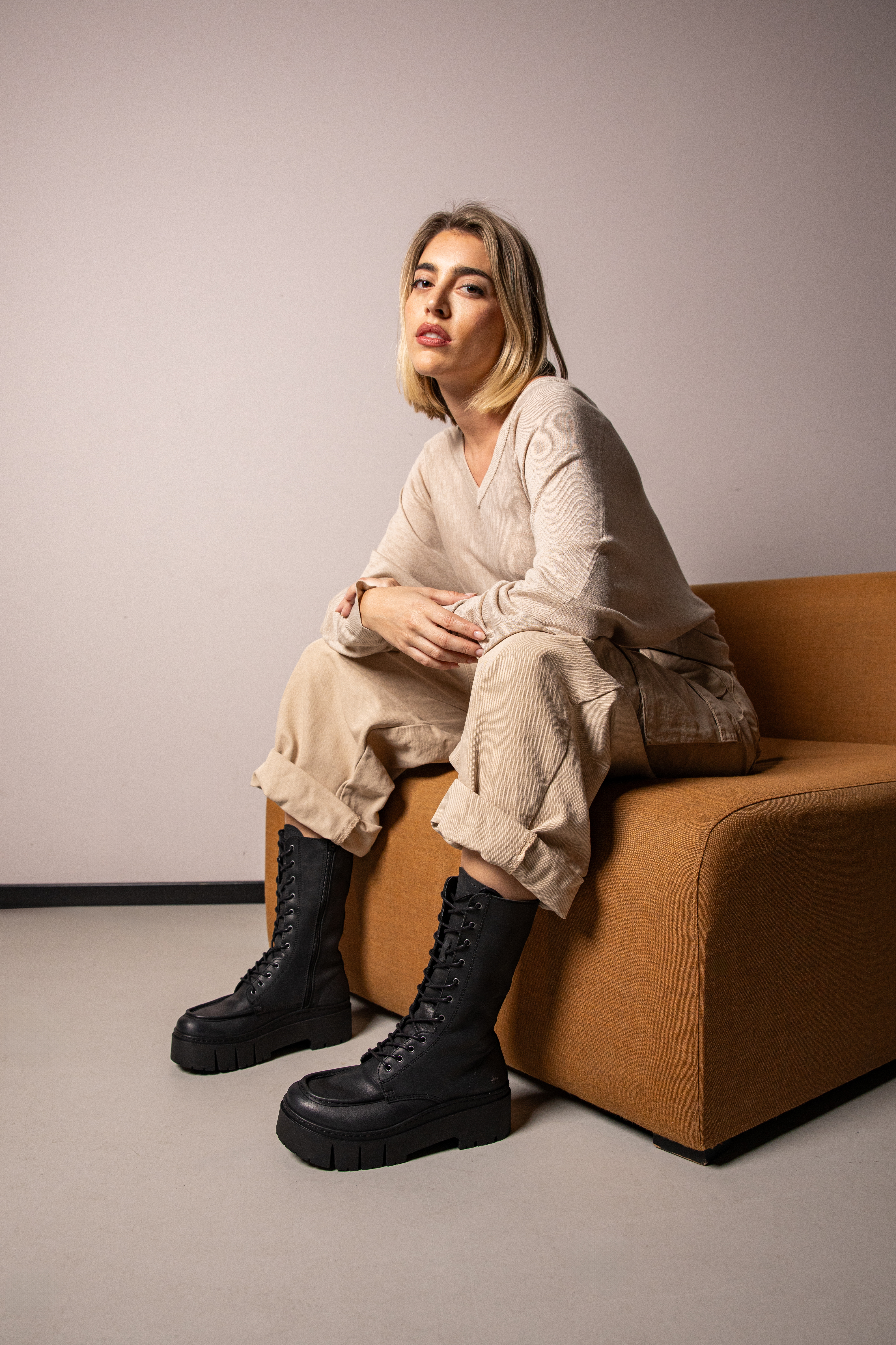The Art Company Roma Leeds Damen Schnürstiefel im Chunky Combat Boots mit markanter Plateausohle