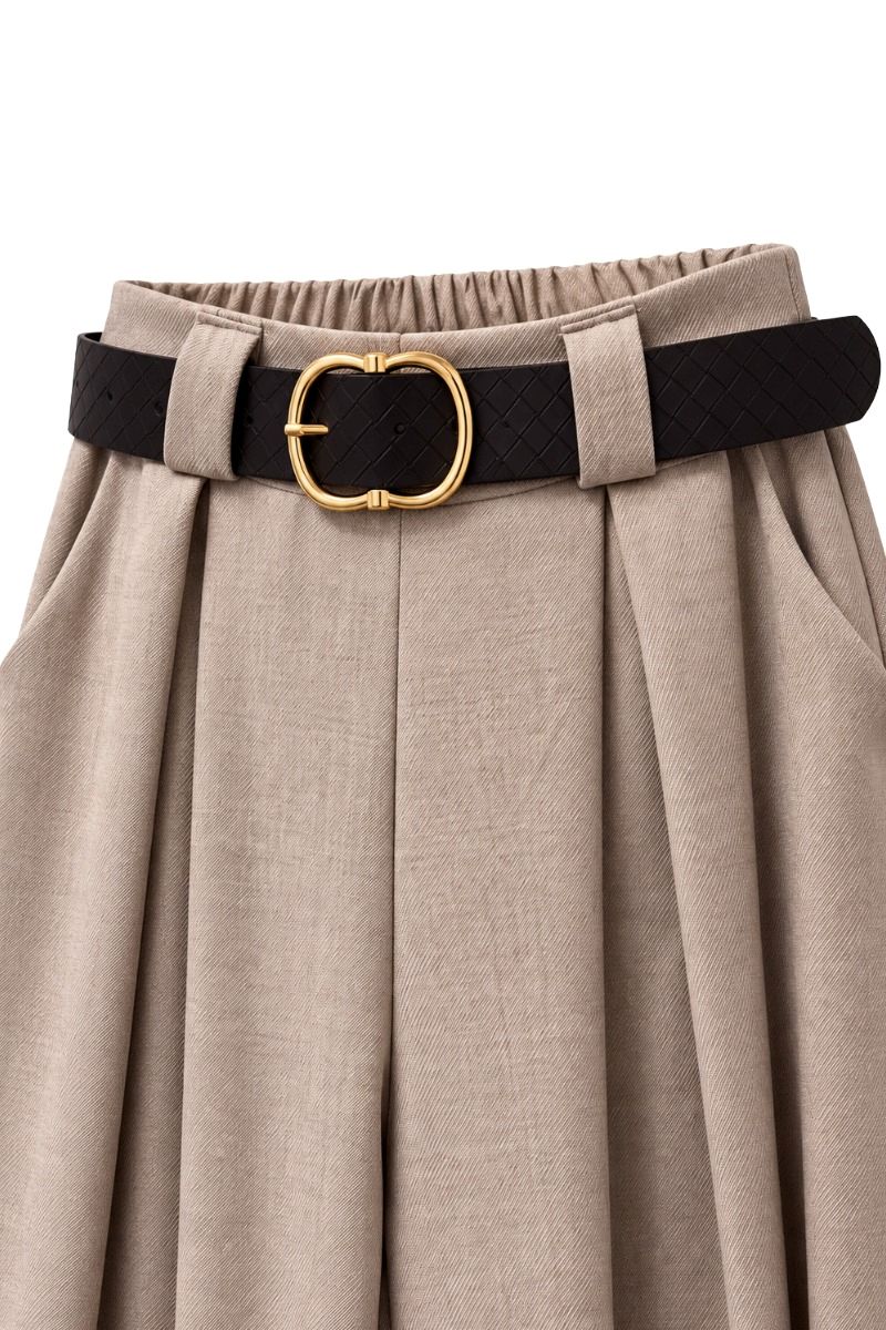 Weite Hose mit Bundfalten und Gürtel