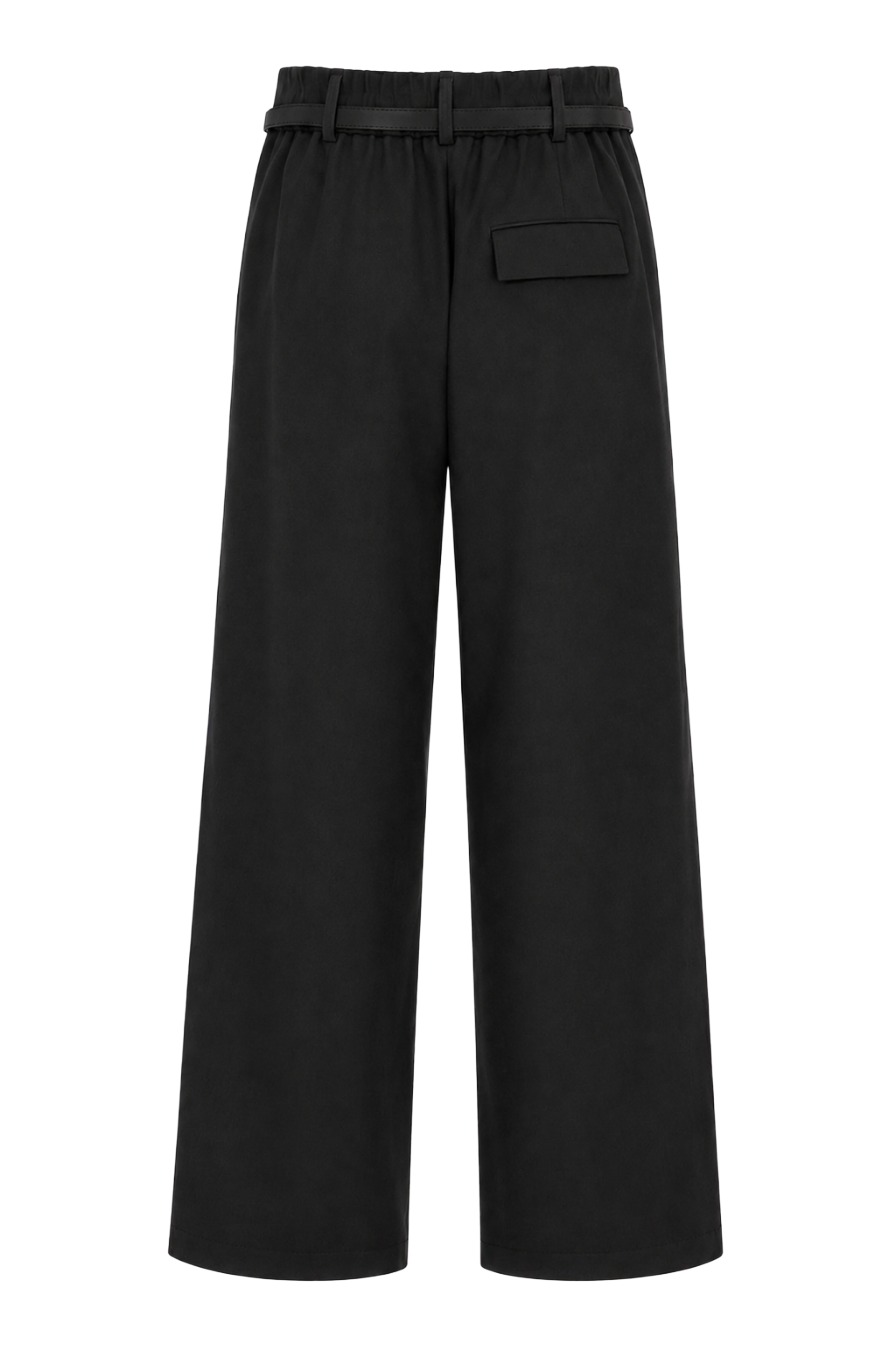 Weite Bundfaltenhose mit schmalem Gürtel