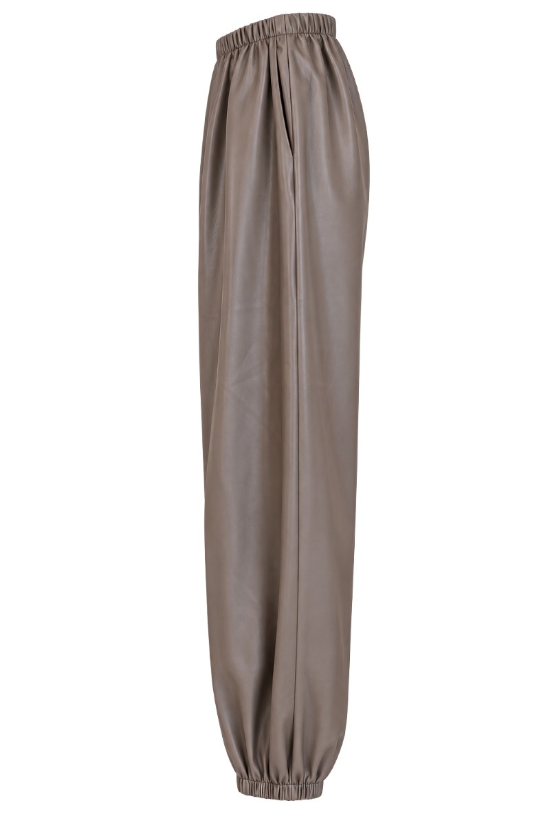 Kunstlederhose mit Gummizug am Bund und Beinabschluss